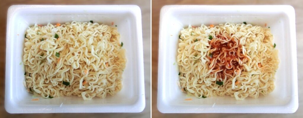 「贅沢やきそば 蟹トマト味」のお湯を捨てた直後（左）と ソースをかけた直後（右）