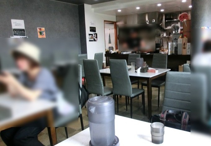 【輝山】の店内