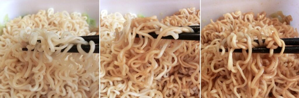 完成した「超大盛やきそばハーフ＆ハーフ しょうゆラーメン風＆ギョウザ風」の拡大（しょうゆラーメン風（左）、ミックス（中央）、ギョウザ風（右））