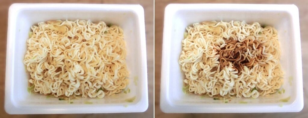 「獄激辛やきそば 辛さ50%オフ」のお湯を捨てた直後（左）と ソースをかけた直後（右）