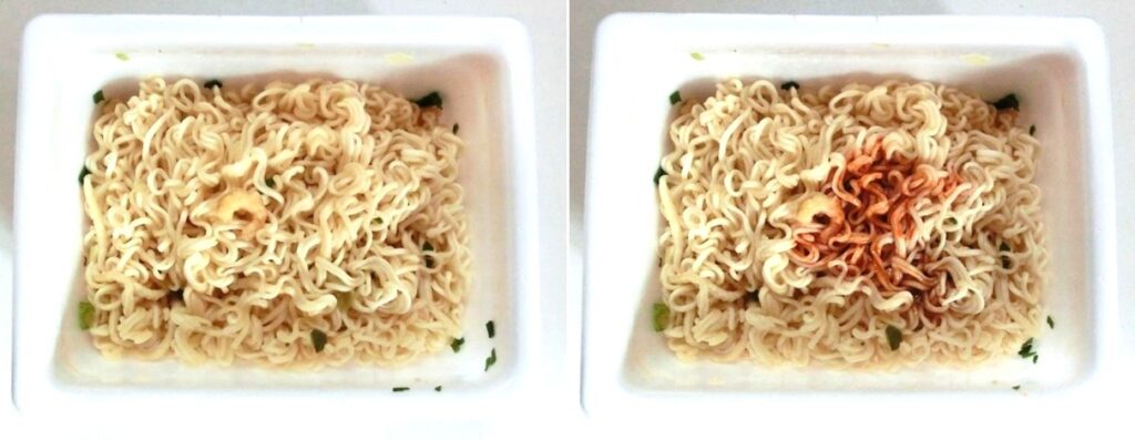 「チリチリエビチリ風やきそば」のお湯を捨てた直後(左)と ソースをかけた直後(右)