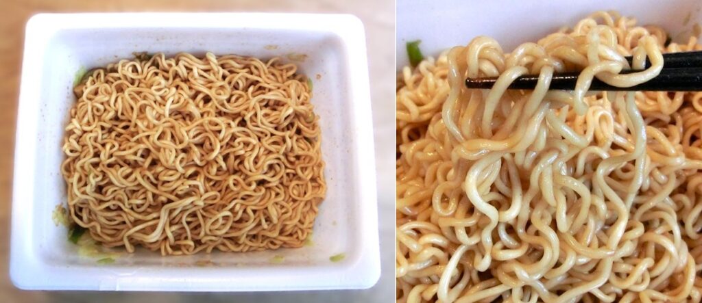 「ソースやきそば岩井の胡麻油付き」の後入れオイルを加えた状態