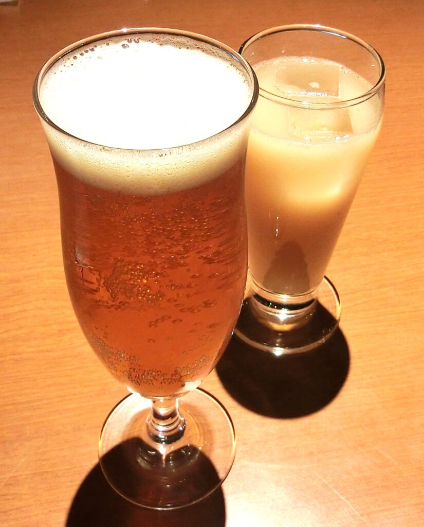 クラフトビールとカミさんの信州リンゴジュース