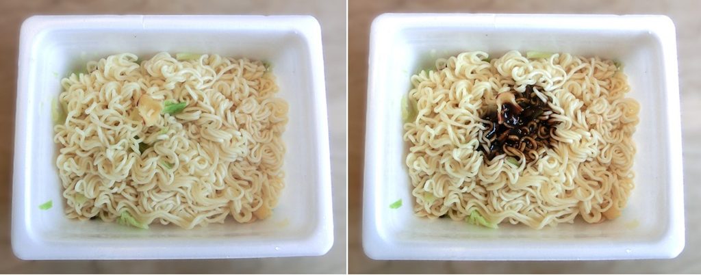 「イカ焼き風やきそば」のお湯を捨てた直後(左)と ソースをかけた直後(右)